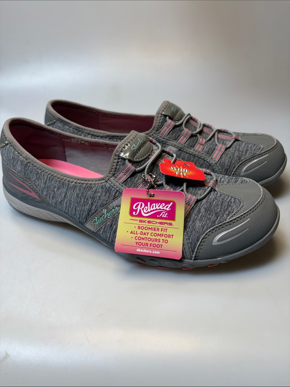 Skechers Relaxed Fit Sneakers NEW 8.5